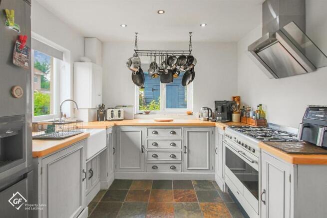 4 bed property, in Winchester Avenue, £350,000