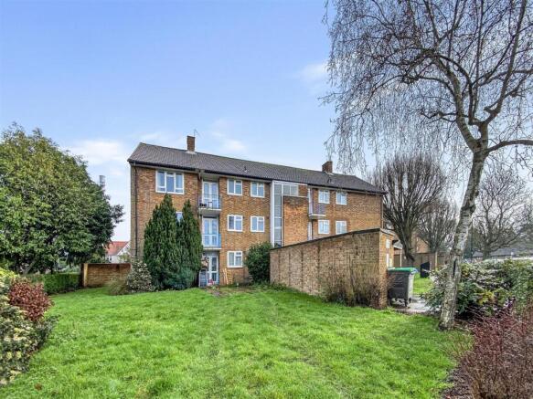 3 bed property, in Norwood Close, £409,950