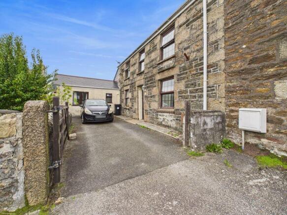 4 bed property, in Rose Row, £300,000