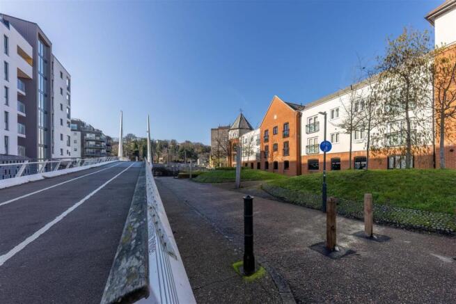1 bed property, in Wherry Road, £135,000