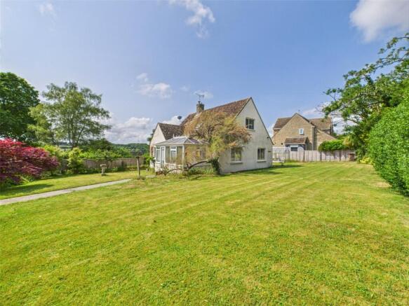 4 bed property, in Bussage, £595,000