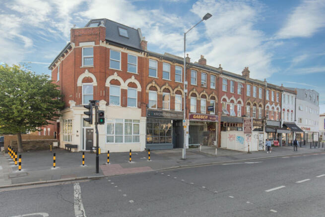 2 bed property, in Kingston Upon Thames KT2, £295,000