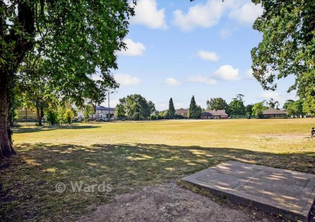 1 bed property, in High Street, £140,000