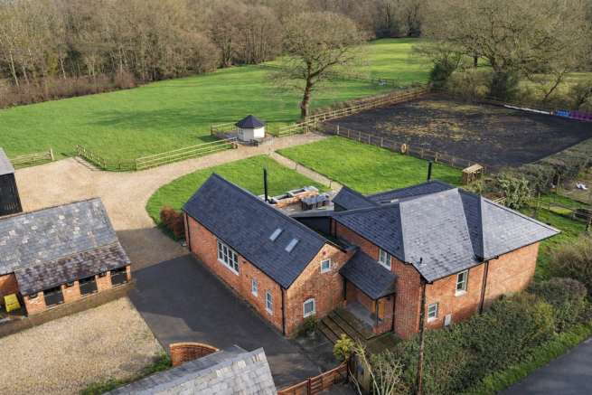 5 bed property, in Lower Mead End Road, £1,995,000