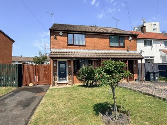 2 bed property, in 23A Rubery Farm Grove, £79,500