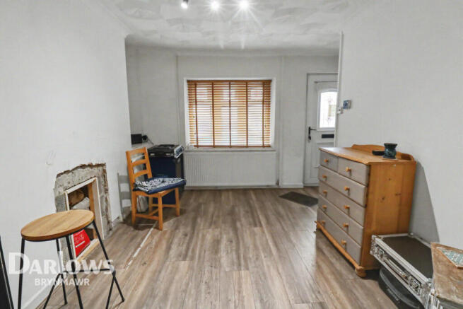 2 bed property, in King Street, £90,000