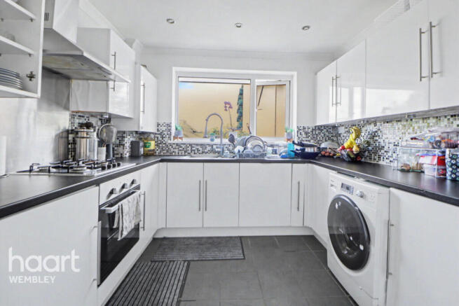 2 bed property, in Eldon Avenue, £350,000