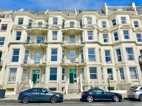 1 bed property, in Eversfield Place, £157,925