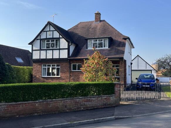 3 bed property, in Belmont Road, £565,000