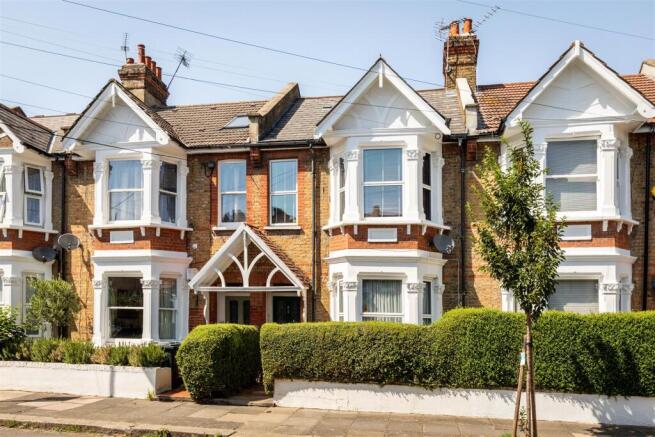 2 bed property, in Whellock Road W4, £595,000