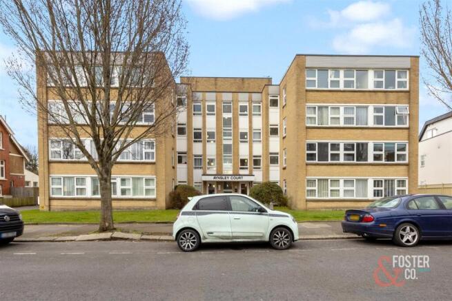 2 bed property, in Wilbury Avenue, £295,000