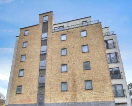 1 bed property, in St. Andrews Street, £115,000