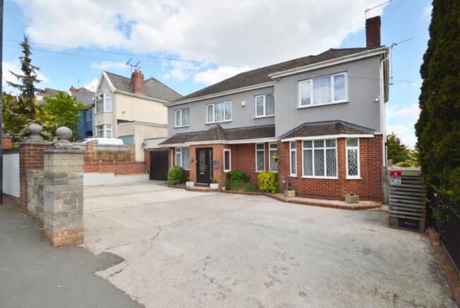 7 bed property, in Wells Road, £725,000