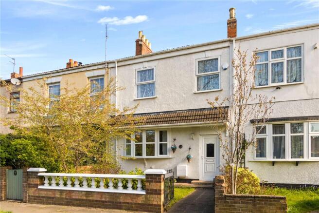 4 bed property, in West Parade, £195,000