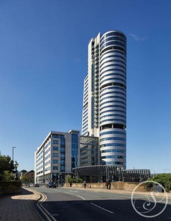1 bed property, in Water Lane, £185,000