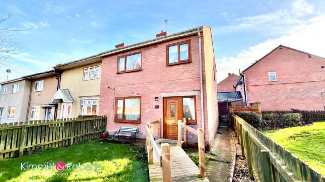 3 bed property, in St. Ives Place, £79,950