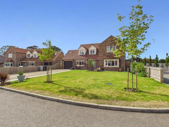 4 bed property, in 7 Fairfield Place, £495,000