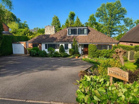 3 bed property, in Knowle Grove, £1,000,000