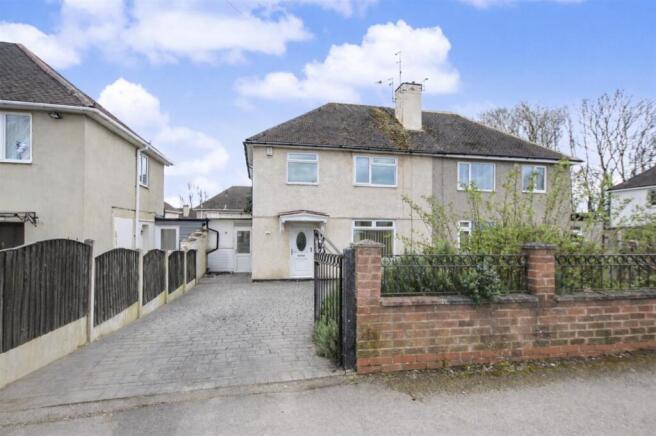 3 bed property, in Chingford Road, £170,000