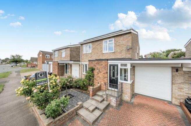 4 bed property, in Arundel Drive, £385,000