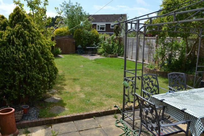 4 bed property, in Longmead Way, £500,000