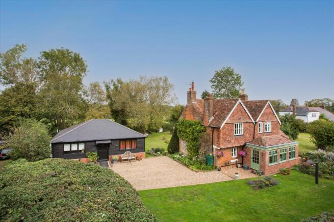 4 bed property, in Hodsoll Street, £1,195,000