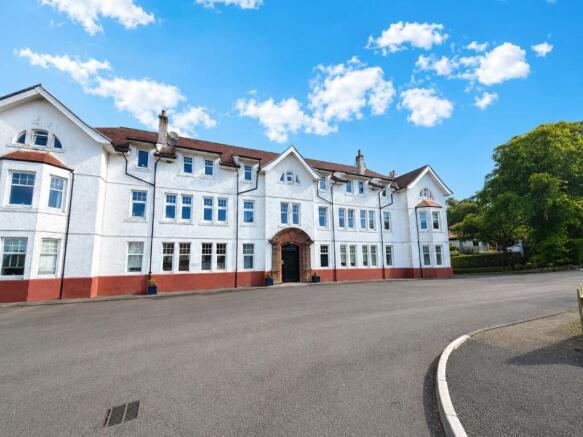 3 bed property, in Lomond House, £125,000