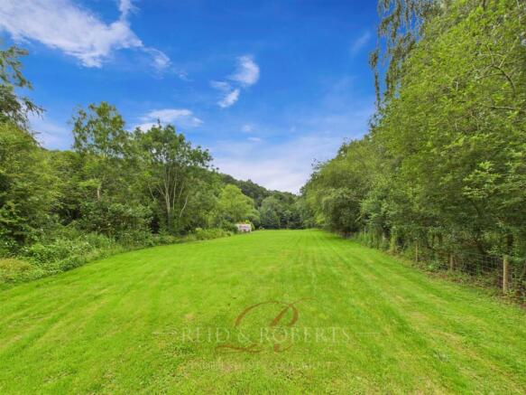 1 bed property, in Pwllglas, £230,000