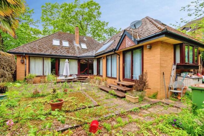 4 bed property, in Hursley Road, £650,000