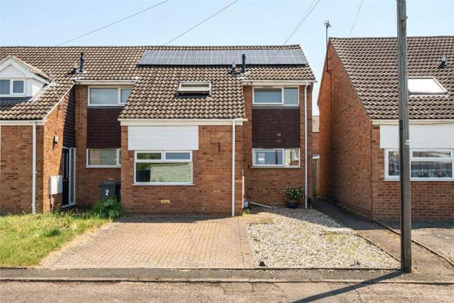 3 bed property, in Faraday Close, £175,000