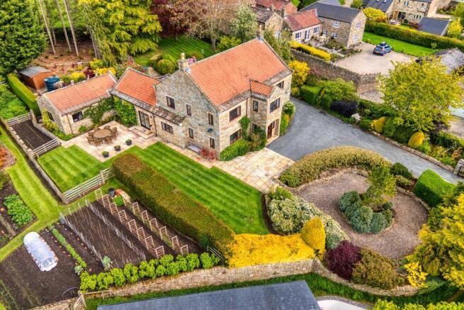3 bed property, in West Oaks, £1,250,000