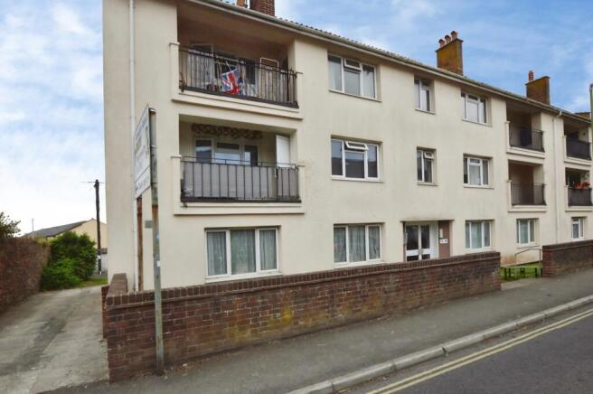 2 bed property, in Warbro Road, £110,000