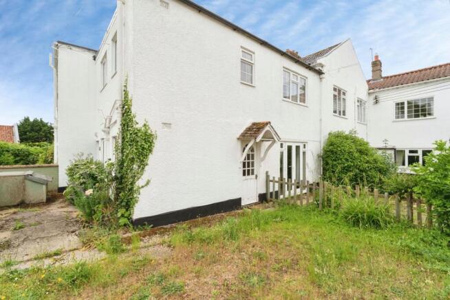 2 bed property, in Tatterford, £140,000