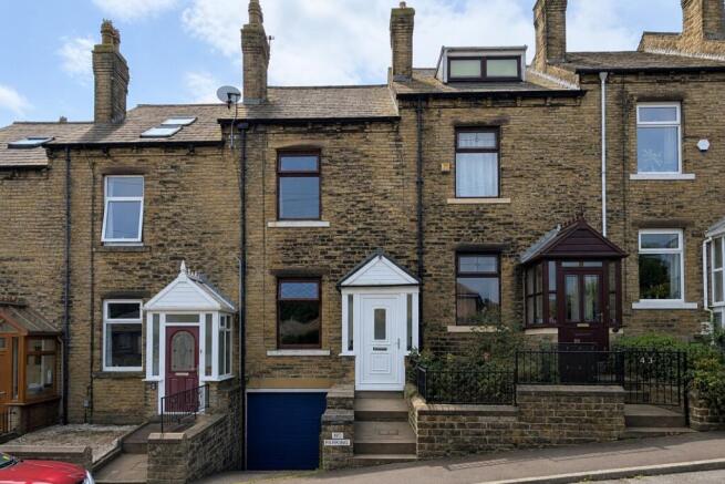 3 bed property, in Rayner Road, £175,000