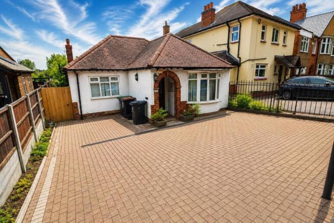 4 bed property, in Hayway, £325,000