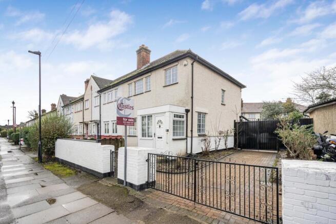 3 bed property, in Rivulet Road N17, £600,000