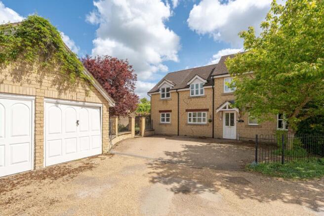 4 bed property, in Maple House, £775,000