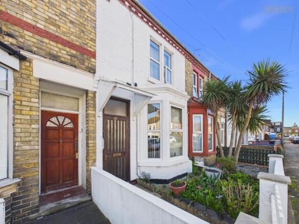 3 bed property, in Burmer Road, £190,000