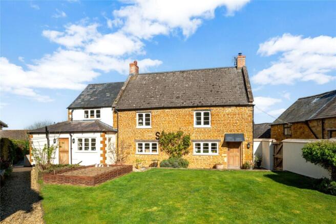 5 bed property, in The Old Noel Arms, £795,000
