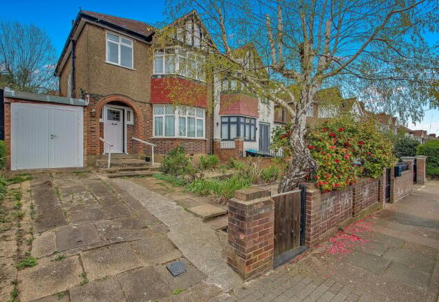 3 bed property, in Dunster Drive, £650,000