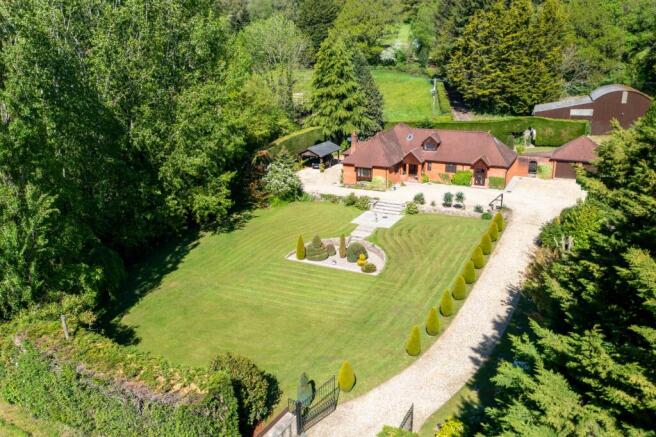 5 bed property, in Parklands, £1,075,000