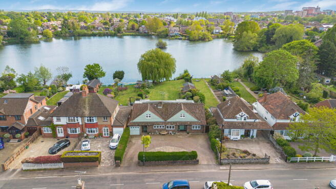 4 bed property, in Summerleaze Road, £1,250,000