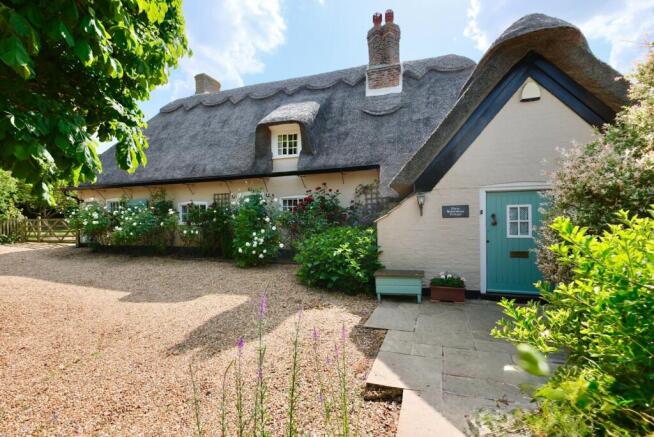 4 bed property, in Great Raveley, £675,000