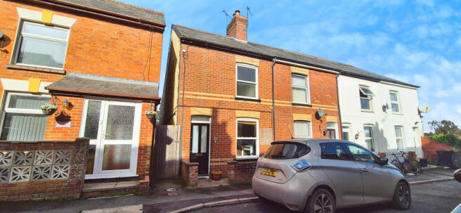 2 bed property, in Cambridge Street, £185,000