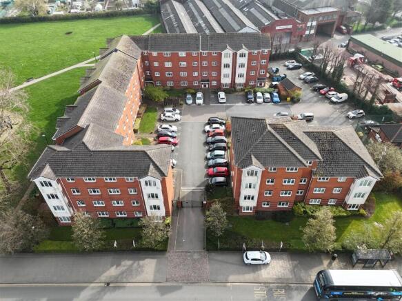 2 bed property, in Rathbone Court, £99,000