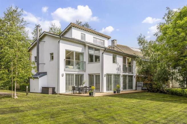 4 bed property, in Lower Mill Estate, £1,200,000