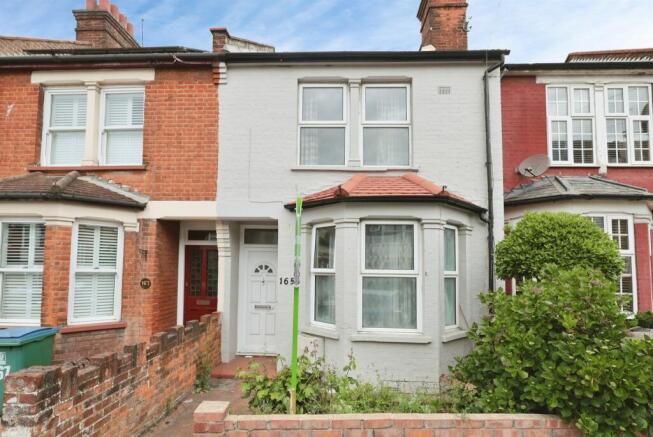 3 bed property, in Vicarage Road, £490,000