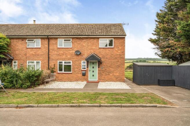 2 bed property, in Newall Road, £200,000