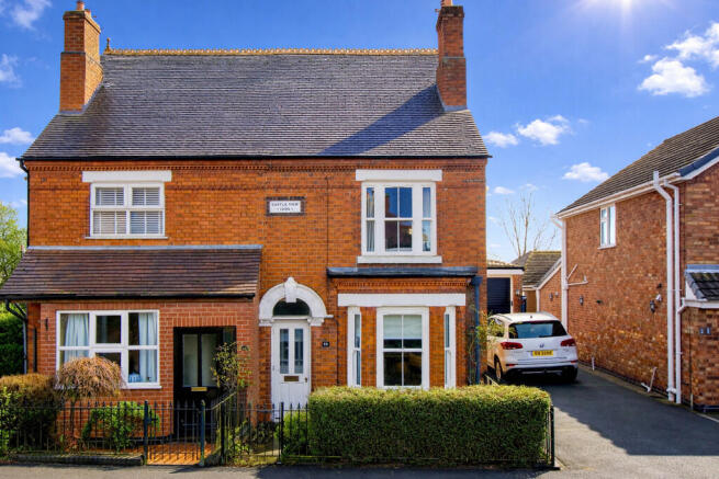 3 bed property, in Lower Packington Road, £350,000