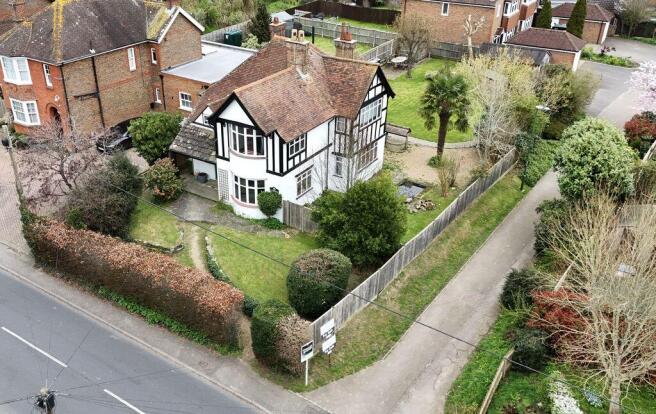 4 bed property, in Henfield Road, £725,000
